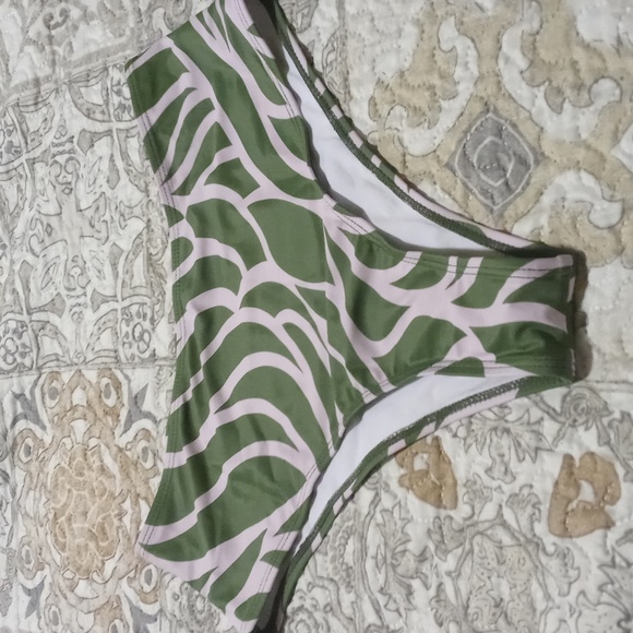 Swimwear - Picture 4 of 7